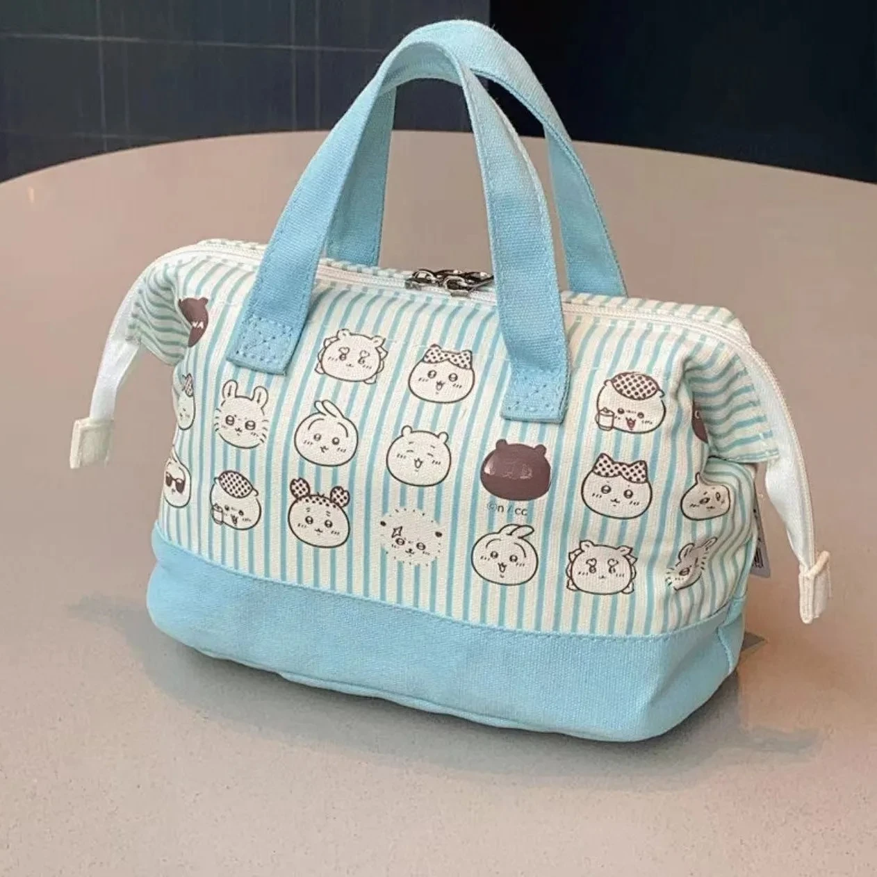Kawaii Insulated Lunch Tote Bento Cooler Bag Perfect for School Work Picnic Anime-themed Portable Food Carrier for Fan
Kawaii Insulated Lunch Tote Bento Cooler Bag Perfect for School Work Picnic Anime-themed Portable Food Carrier for Fan