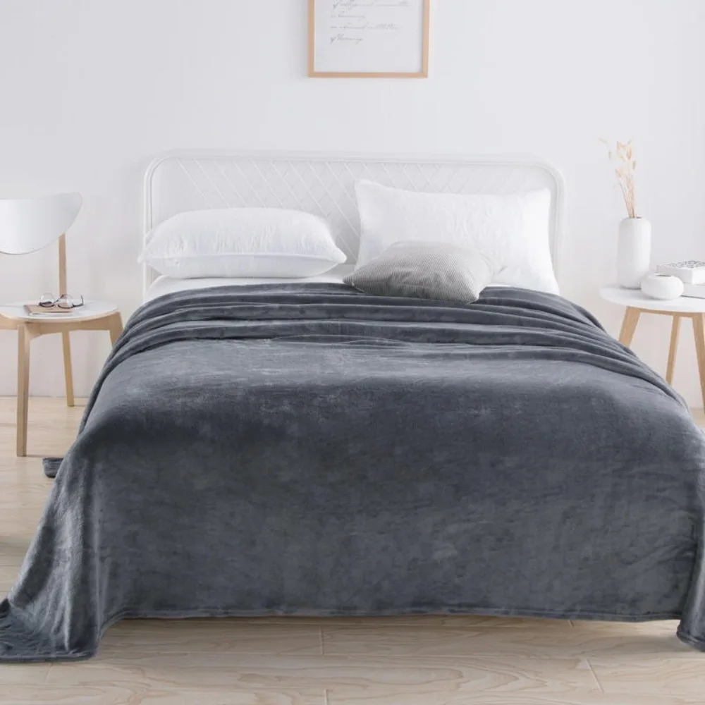 Multipurpose Solid Color Flannel Blanket Thickened Skin-friendly Summer Sleep Blanket Thin Cover Blanket Bedroom
Multipurpose Solid Color Flannel Blanket Thickened Skin-friendly Summer Sleep Blanket Thin Cover Blanket Bedroom