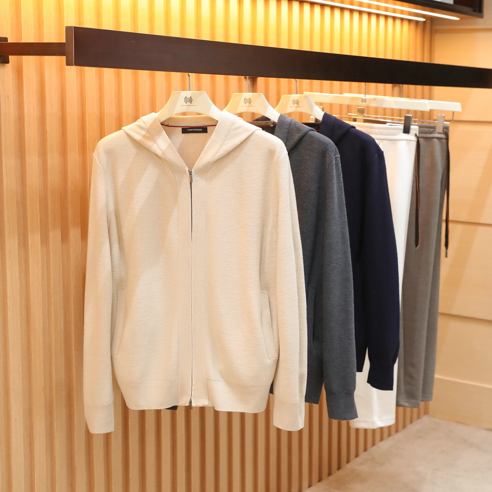 Men's Layered Wear Silk Wool Blend Knitted Hooded Open Cardigan Sweater Trendy Casual Sle Long Sve Regular Fit Hoodie
Men's Layered Wear Silk Wool Blend Knitted Hooded Open Cardigan Sweater Trendy Casual Sle Long Sve Regular Fit Hoodie