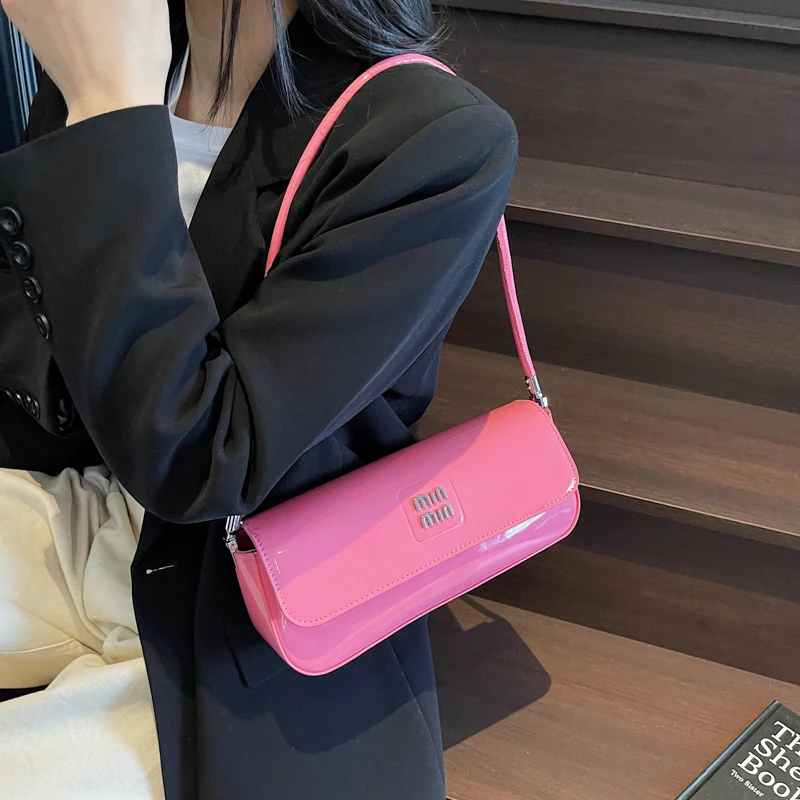 Unique Casual Simple Crossbody Handbag With Solid Color And Trendy Design Perfect For Paris Fashion Women
Unique Casual Simple Crossbody Handbag With Solid Color And Trendy Design Perfect For Paris Fashion Women