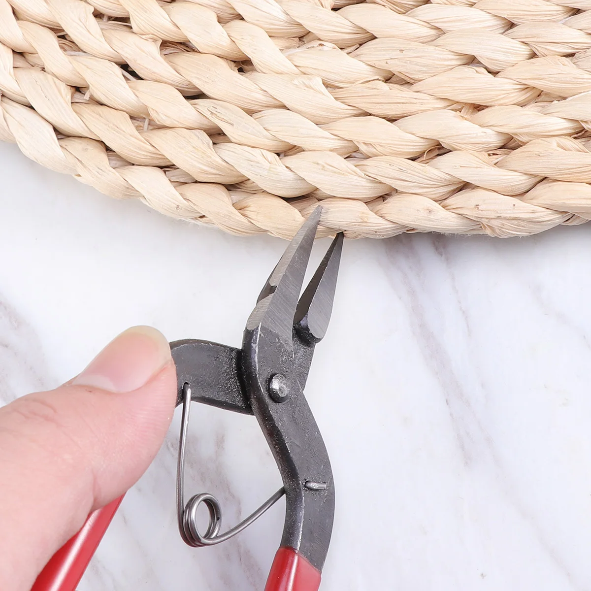 Flat Pliers Heavy Duty Carbon Comfort Reduced Hand Fatigue for Twisting Metal Wires Beads Crafting Use
Flat Pliers Heavy Duty Carbon Comfort Reduced Hand Fatigue for Twisting Metal Wires Beads Crafting Use