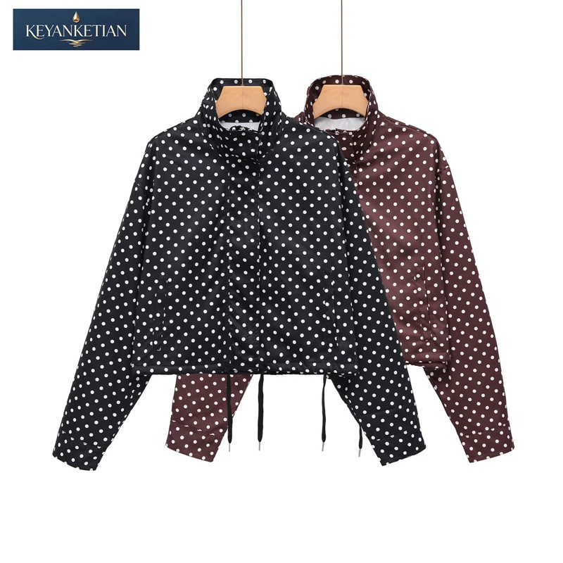 KEYANKETIAN 2026 New Retro Polka Dot Cropped Windbreaker Jacket High Neck Zip-Up Drawstring Hem Lightweight Casual Outerwear
KEYANKETIAN 2026 New Retro Polka Dot Cropped Windbreaker Jacket High Neck Zip-Up Drawstring Hem Lightweight Casual Outerwear