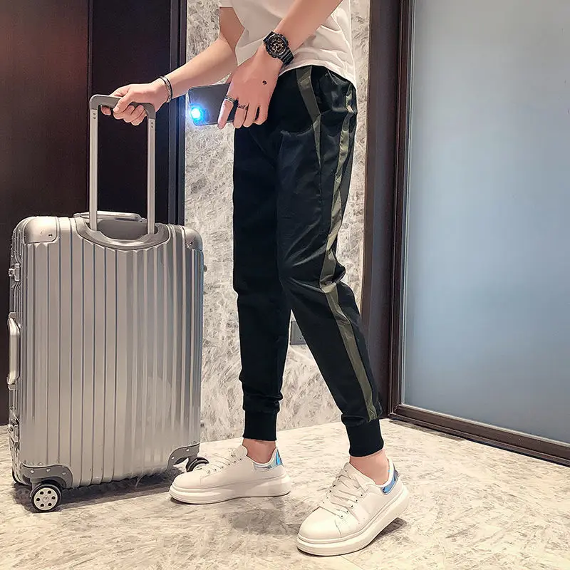 Модные повседневные мужские брюки с манжетами, летние, укороченные, спортивные, облегающие, в стиле харлан, с геометрическим узором, со средней посадкой, слегка эластичные
Модные повседневные мужские брюки с манжетами, летние, укороченные, спортивные, облегающие, в стиле харлан, с геометрическим узором, со средней посадкой, слегка эластичные