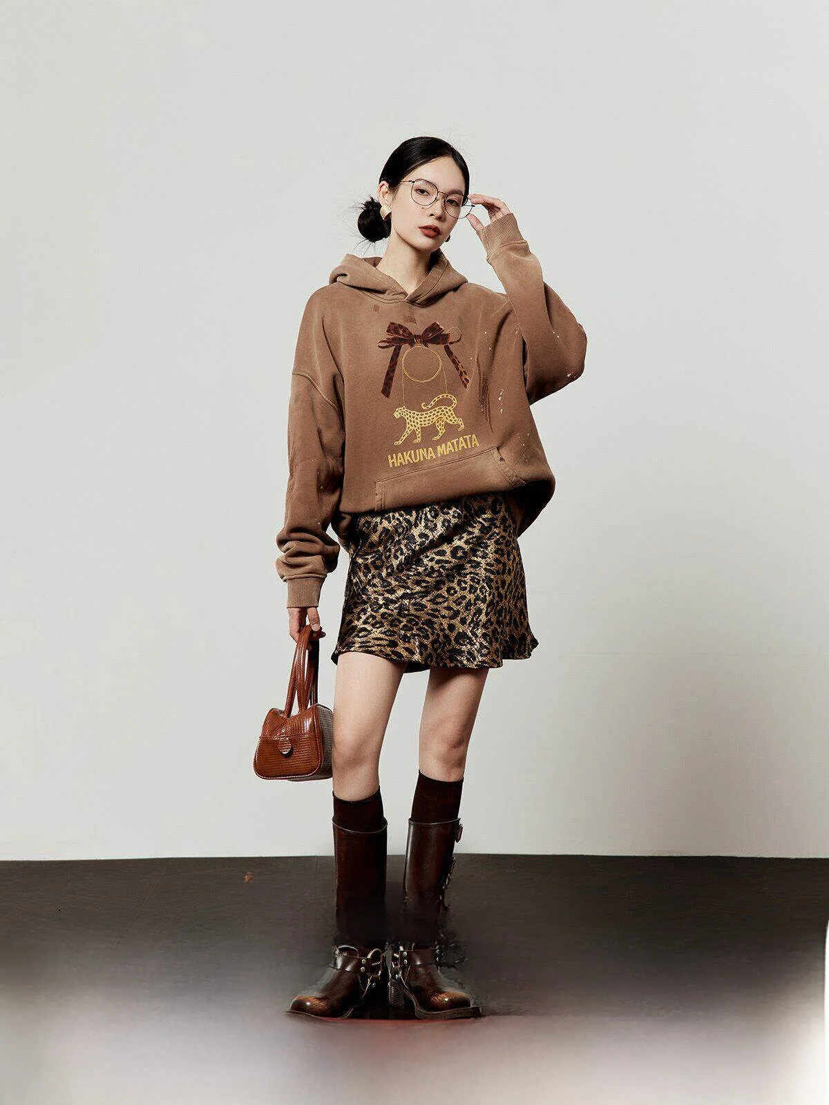 Fleece Lined Leopard Print Sweatshirt Women's Brown Spring New Style Printed Casual Top Comfortable Loose Fit Hooded Sweatshirt
Fleece Lined Leopard Print Sweatshirt Women's Brown Spring New Style Printed Casual Top Comfortable Loose Fit Hooded Sweatshirt