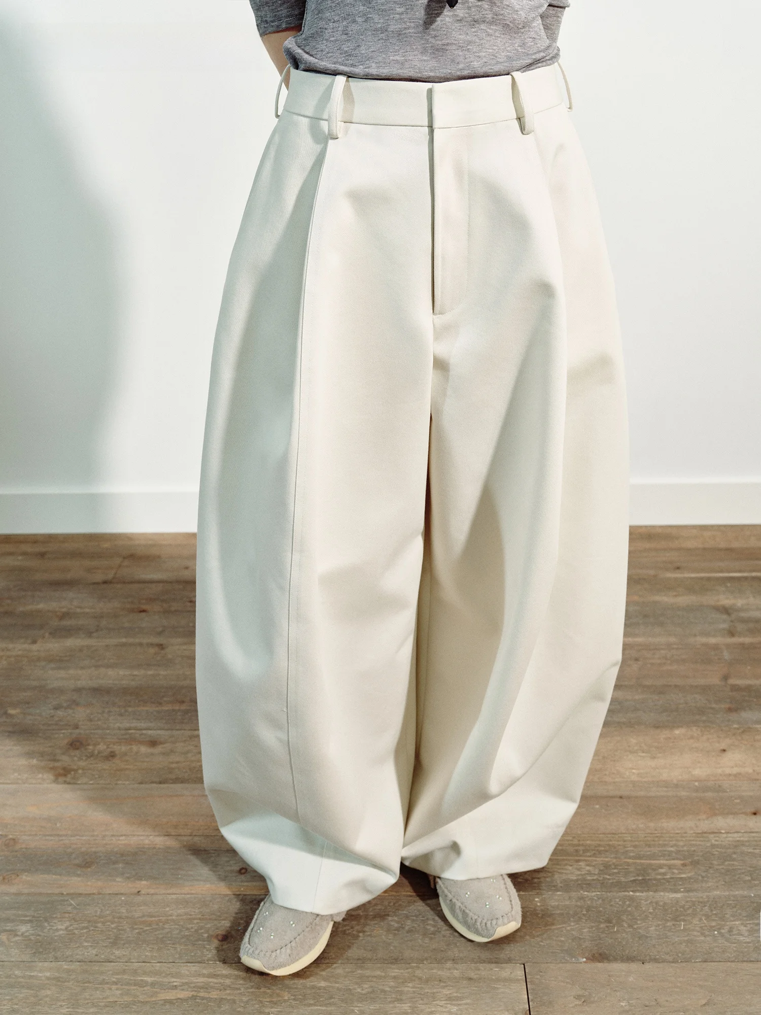 VERMO Elegant Coconut Milk White Classic Star Fruit Shape 3D Tailoring Casual Wide Leg Pants Crease Resistant Stylish Trousers
VERMO Elegant Coconut Milk White Classic Star Fruit Shape 3D Tailoring Casual Wide Leg Pants Crease Resistant Stylish Trousers