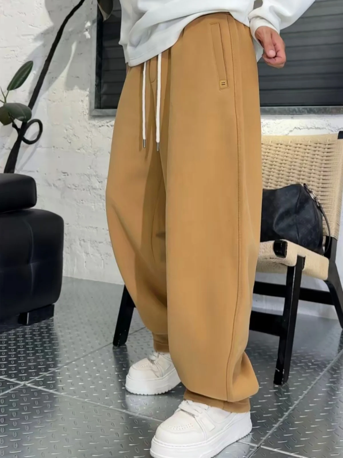 Мужские модные спортивные повседневные брюки с прямыми штанинами из хлопка на подкладке, осень-зима, новые ветрозащитные теплые спортивные штаны...
Мужские модные спортивные повседневные брюки с прямыми штанинами из хлопка на подкладке, осень-зима, новые ветрозащитные теплые спортивные штаны...