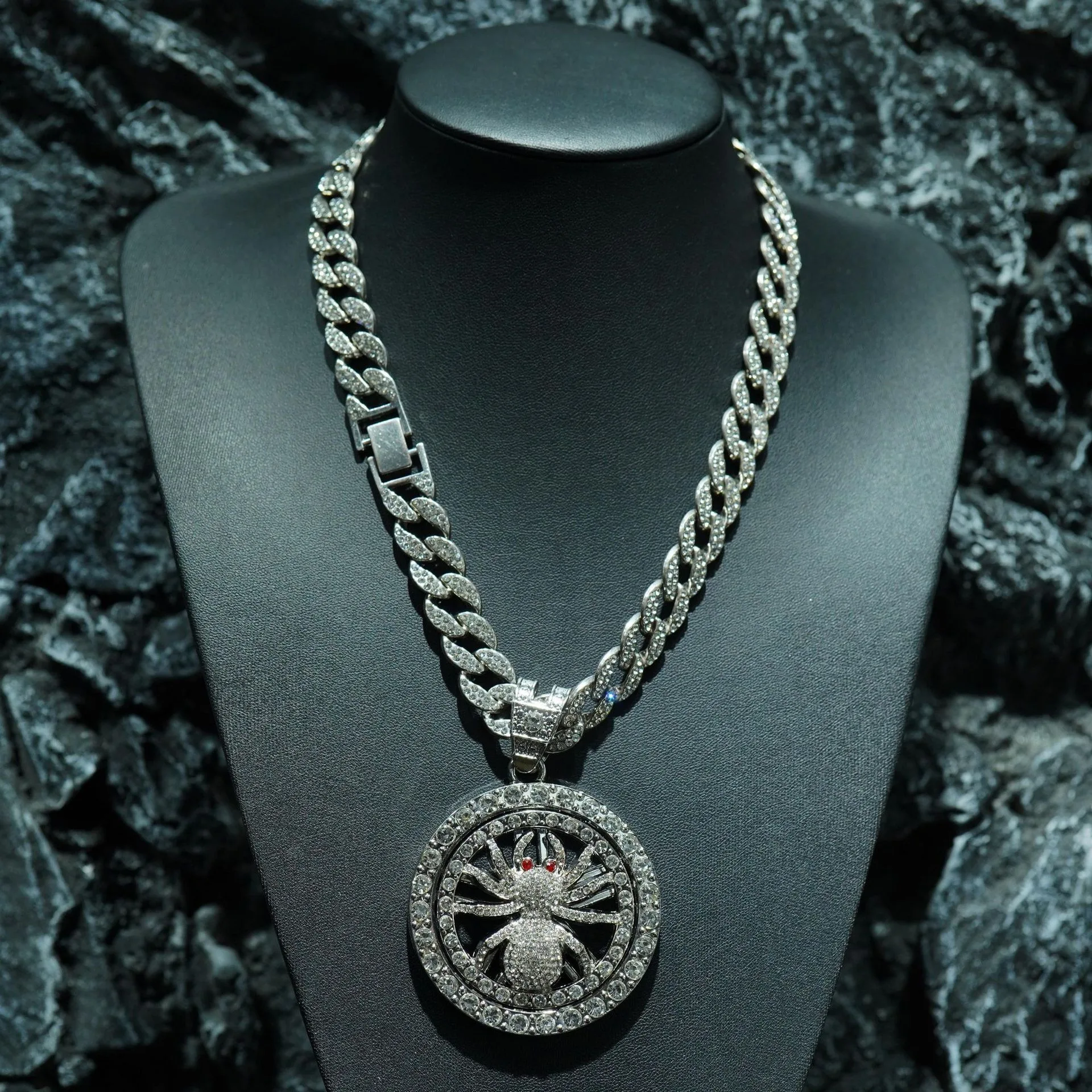 Fashion Rotating Spider Pendant Men's Necklace Hip Hop Cuban Chain Animal Necklace Jewelry for Boyfriend
Fashion Rotating Spider Pendant Men's Necklace Hip Hop Cuban Chain Animal Necklace Jewelry for Boyfriend