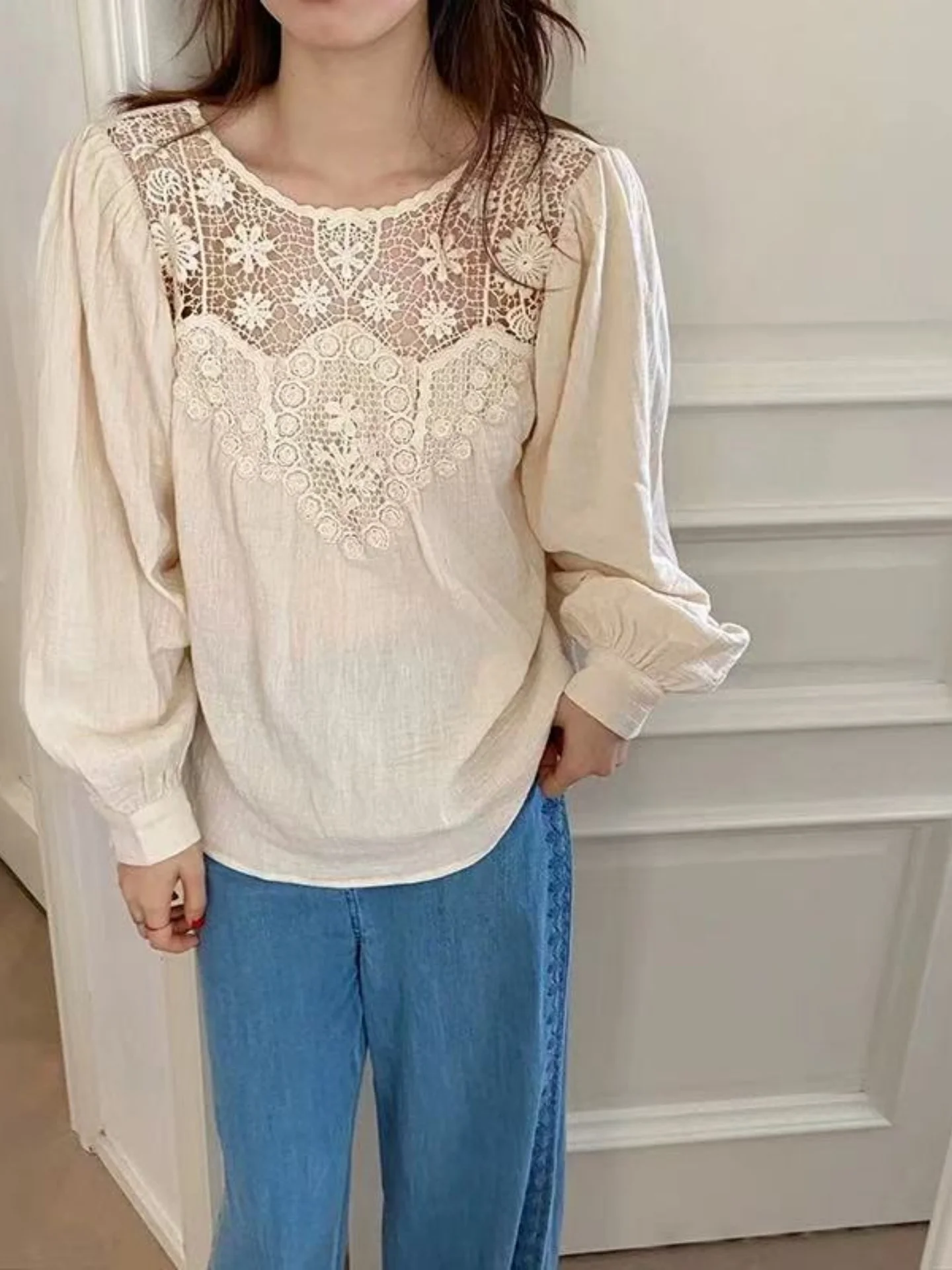 Женская длинная кофта с кружевной вышивкой, дышащая, из хлопка, зимняя, модная, нежная, элегантная.
Женская длинная кофта с кружевной вышивкой, дышащая, из хлопка, зимняя, модная, нежная, элегантная.