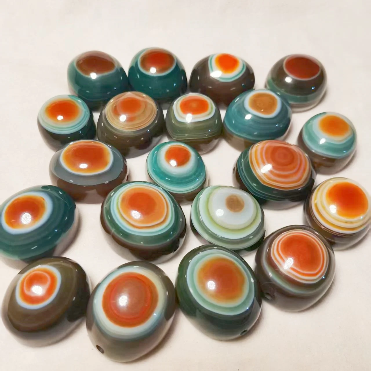 1pcs/lot sheep plated Eyes Natural Agate Amulet Big Eyes Perfect Retro diy Dzi Bead Necklace Bracelet for men and women
1pcs/lot sheep plated Eyes Natural Agate Amulet Big Eyes Perfect Retro diy Dzi Bead Necklace Bracelet for men and women