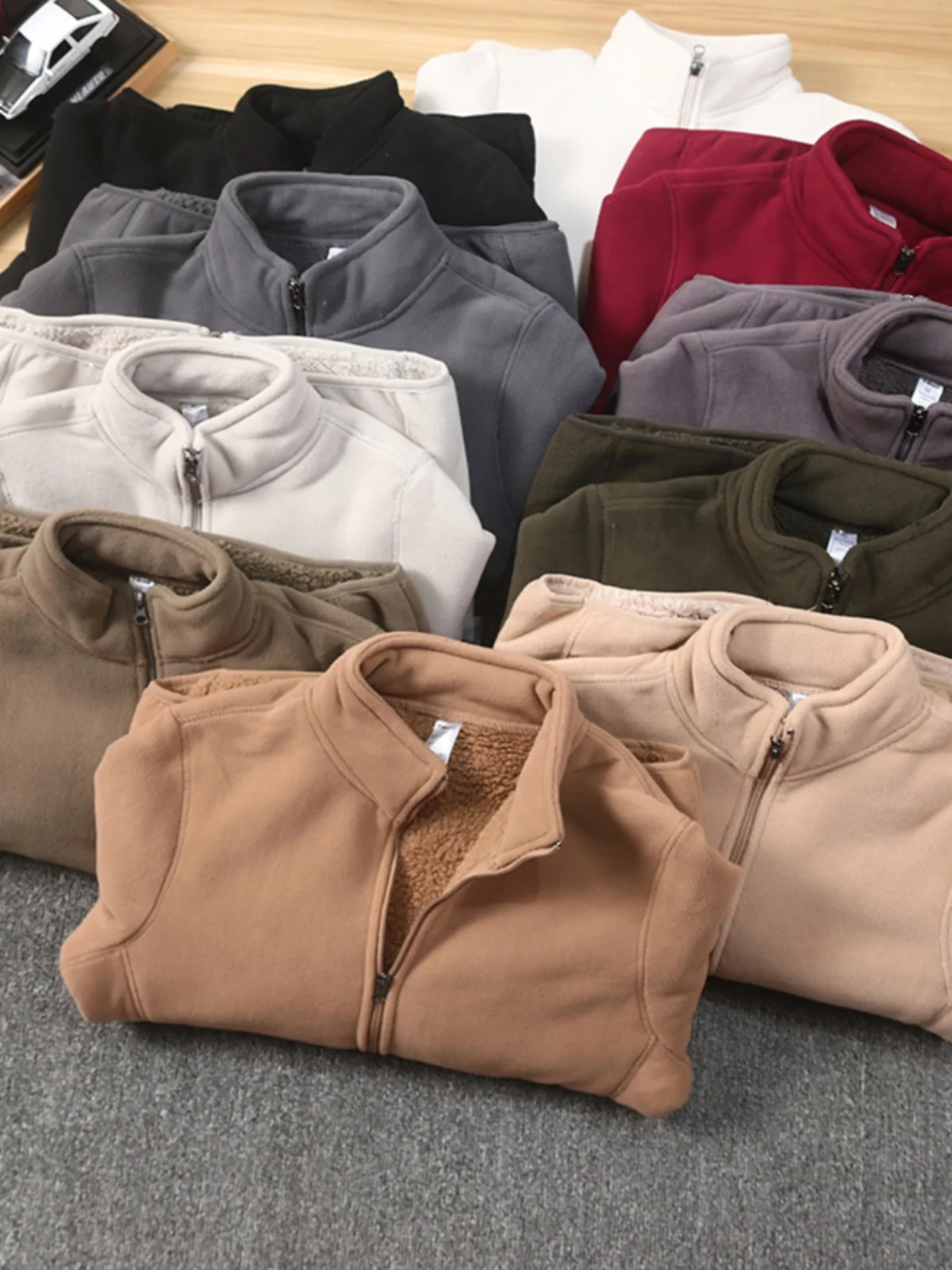 Thiened Fce Double-layer Cosite Velvet Men's Comfortable Warm Pure Color Lamb aking Fce Stand Collar Jaet Swea...
Thiened Fce Double-layer Cosite Velvet Men's Comfortable Warm Pure Color Lamb aking Fce Stand Collar Jaet Swea...