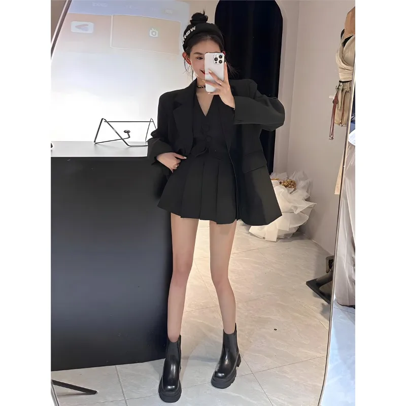 Korean Fashion Age Reduction Spring and Autumn Style Suit Jacket Women's Slimming Vest+pleated Skirt Three Piece Set
Korean Fashion Age Reduction Spring and Autumn Style Suit Jacket Women's Slimming Vest+pleated Skirt Three Piece Set