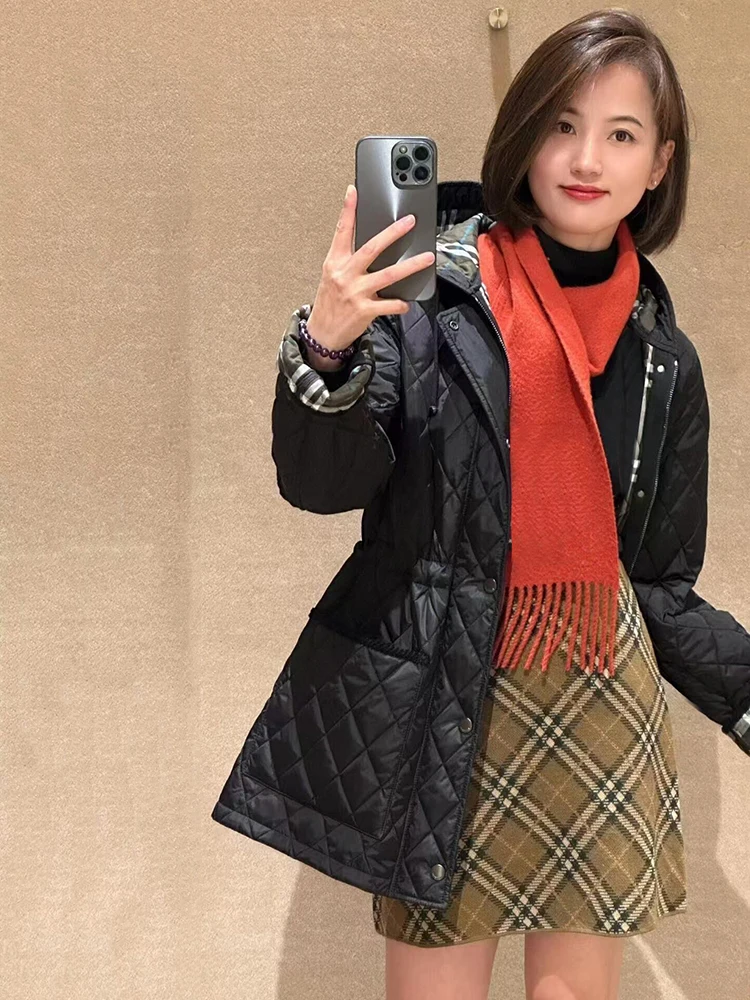 Autumn Winter New Style 2025 British Style Versatile Women's Pure Color Warm Fashionable Mid-Length Hooded Cotton Jacket
Autumn Winter New Style 2025 British Style Versatile Women's Pure Color Warm Fashionable Mid-Length Hooded Cotton Jacket