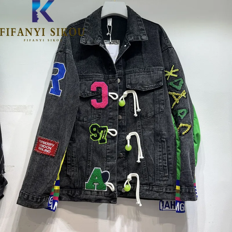 Streetwear Women Jeans Jacket Letter Embroidery Fashion Spliced Black Denim Jacket Female Spring Autumn Loose Lapel Jeans Coat
Streetwear Women Jeans Jacket Letter Embroidery Fashion Spliced Black Denim Jacket Female Spring Autumn Loose Lapel Jeans Coat