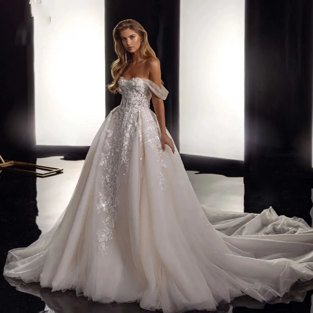 Sexy A Line Wedding Dress Off Shoulder Sleeveless Lace Appliques Bridal Gown Customized High Quality Bride Dress
Sexy A Line Wedding Dress Off Shoulder Sleeveless Lace Appliques Bridal Gown Customized High Quality Bride Dress