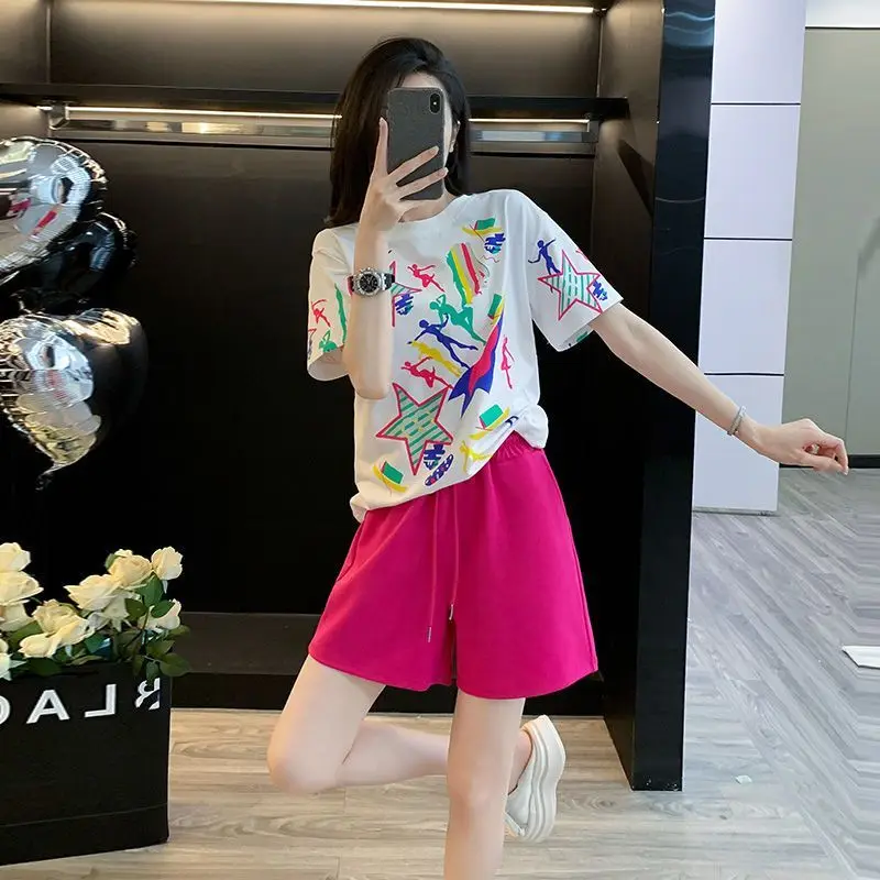 Women's Fashion Print Cartoon Star T Shirts Short Pants Two Piece Suits 2025 New Summer Lady O-Neck Tops Rose Red Pant Outfits
Women's Fashion Print Cartoon Star T Shirts Short Pants Two Piece Suits 2025 New Summer Lady O-Neck Tops Rose Red Pant Outfits