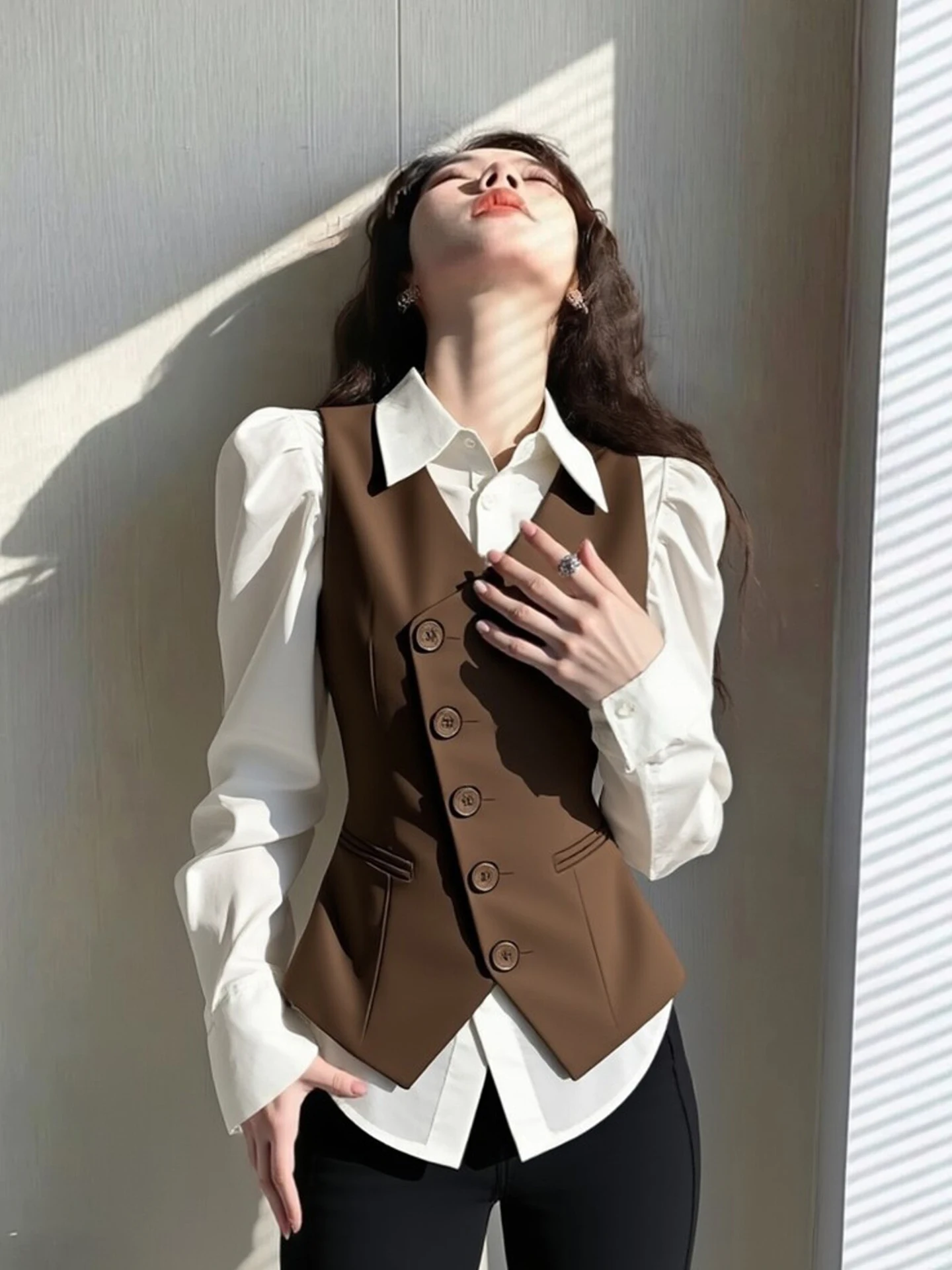 Elegant European Style Women's Shirt Spring Fashion Slimming Design Versatile Moccasin Outerwear Button Detail Straight Cut
Elegant European Style Women's Shirt Spring Fashion Slimming Design Versatile Moccasin Outerwear Button Detail Straight Cut