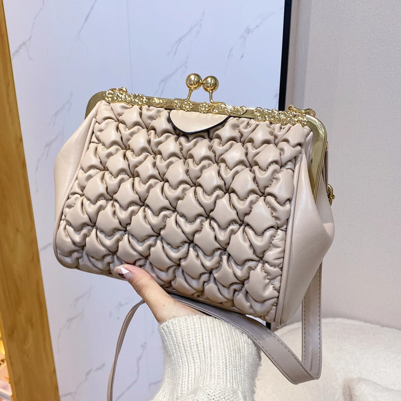 Vintage crossbosy bags for women elegant women's bag 2023 trend fashion shoulder bag pleated luxury handbag for women totes bag
Vintage crossbosy bags for women elegant women's bag 2023 trend fashion shoulder bag pleated luxury handbag for women totes bag