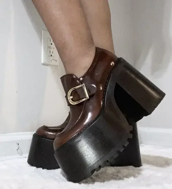 Роскошные коричневые кожаные милые туфли на высокой платформе с квадратным носком, дизайнерские женские модельные лоферы на высоком каблуке с пряжкой, женские туфли
Роскошные коричневые кожаные милые туфли на высокой платформе с квадратным носком, дизайнерские женские модельные лоферы на высоком каблуке с пряжкой, женские туфли