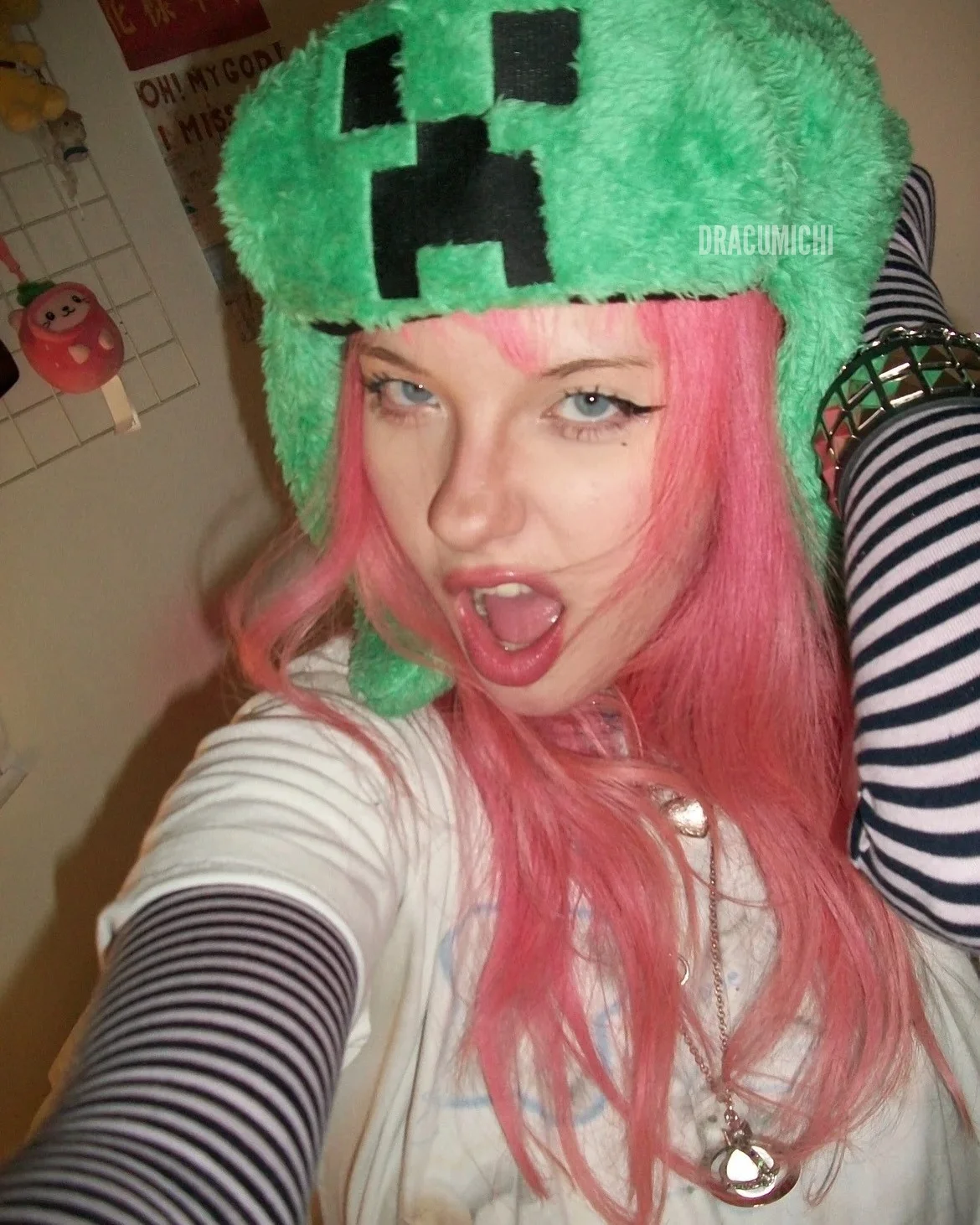 Американская летняя мультяшная вышивка с большой головой, 3D стереоскопический узор, четыре сезона, теплая и морозостойкая модная шапка
Американская летняя мультяшная вышивка с большой головой, 3D стереоскопический узор, четыре сезона, теплая и морозостойкая модная шапка