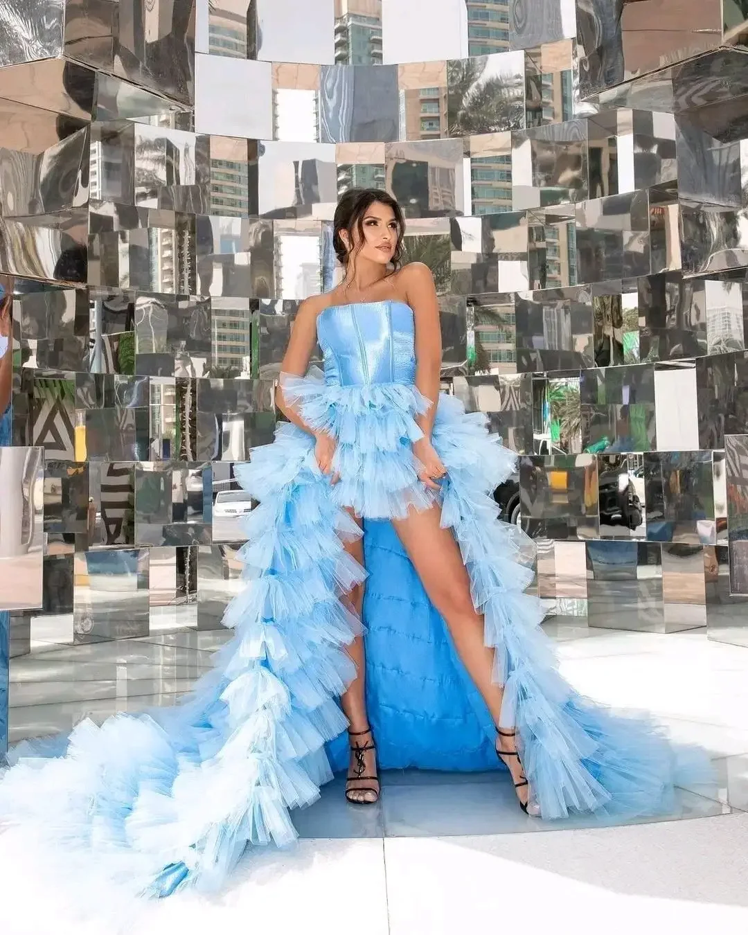 Customized Eye Catching Sky Blue Asymmetrical Tiered Long Tulle Skirts Women Hi-Lo Skirt Costumes For Stage Show Many Color Avai
Customized Eye Catching Sky Blue Asymmetrical Tiered Long Tulle Skirts Women Hi-Lo Skirt Costumes For Stage Show Many Color Avai