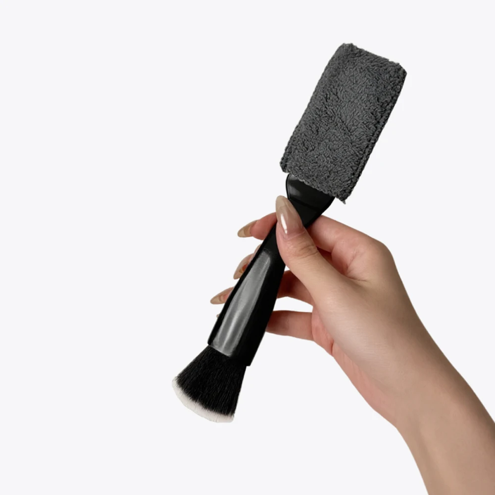 Dual-Head Guitar Cleaning Brush
Dual-Head Guitar Cleaning Brush