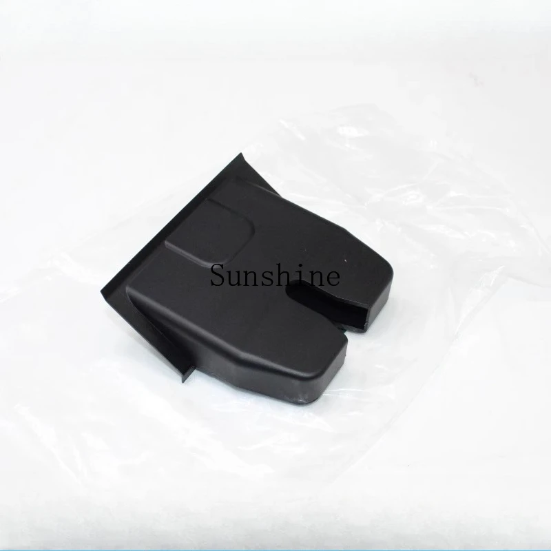 Suitable for Range Rover Evoque tailgate lock cover trunk lid lock cover pieces
Suitable for Range Rover Evoque tailgate lock cover trunk lid lock cover pieces