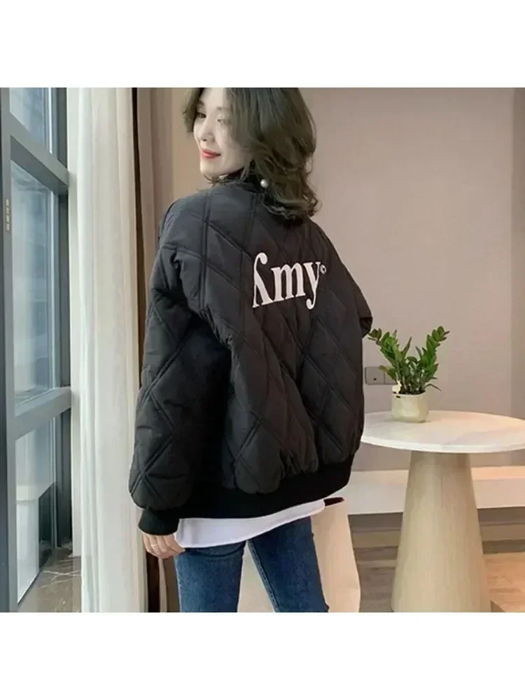 Autumn New Baseball Collar Cotton Jacket Women Coat Lightweight Down Zipper Outerwear Embroidered Autumn Parkas
Autumn New Baseball Collar Cotton Jacket Women Coat Lightweight Down Zipper Outerwear Embroidered Autumn Parkas