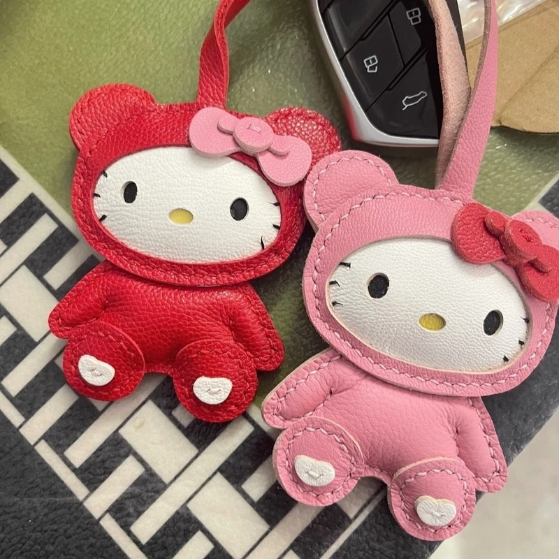 В наличии: Милый брелок Hello Kitty из овчины ручной работы, украшение для сумки, подарок на День святого Валентина
В наличии: Милый брелок Hello Kitty из овчины ручной работы, украшение для сумки, подарок на День святого Валентина