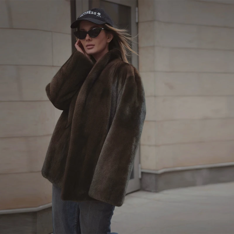 Женская короткая куртка из мягкого меха с коричневым воротником, модная темпераментная верхняя одежда, женское пальто, 2320, новая женская повседневная одежда
Женская короткая куртка из мягкого меха с коричневым воротником, модная темпераментная верхняя одежда, женское пальто, 2320, новая женская повседневная одежда