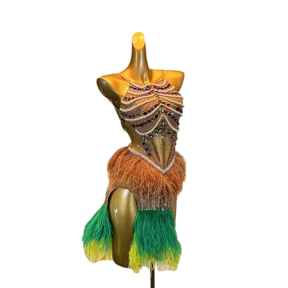 Латинские танцы с бриллиантами для женщин, взрослых и детей, элитная трехцветная пышная юбка по индивидуальному заказу, платье для выступлений самбы
Латинские танцы с бриллиантами для женщин, взрослых и детей, элитная трехцветная пышная юбка по индивидуальному заказу, платье для выступлений самбы