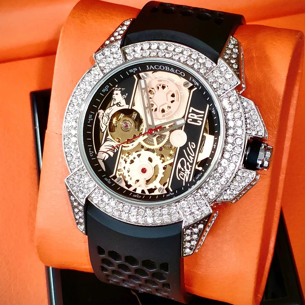 Новинка 2026 года: Оригинальные часы Jacob & Co для мужчин, полностью инкрустированные бриллиантами, автоматические механические наручные часы высшего качества AAA
Новинка 2026 года: Оригинальные часы Jacob & Co для мужчин, полностью инкрустированные бриллиантами, автоматические механические наручные часы высшего качества AAA