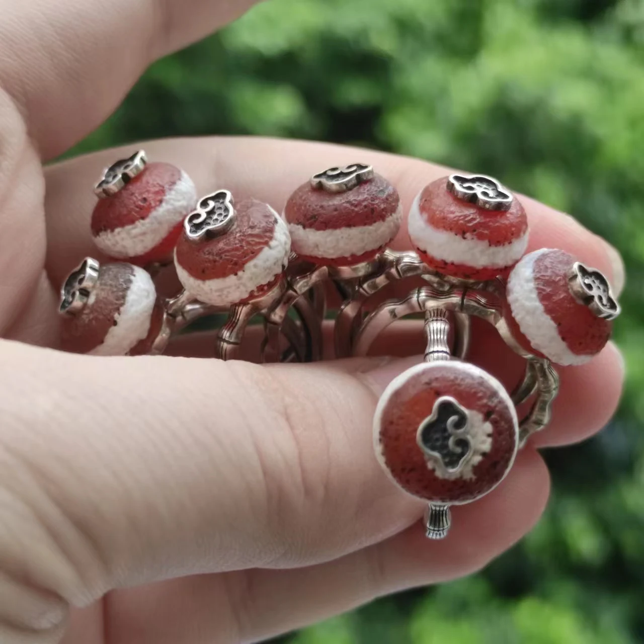 1pcs/lot natural first-line pharmacist old agate bead ring Wishful Bamboo Knot S925 silver three-dimensional jewelry folk-custom
1pcs/lot natural first-line pharmacist old agate bead ring Wishful Bamboo Knot S925 silver three-dimensional jewelry folk-custom