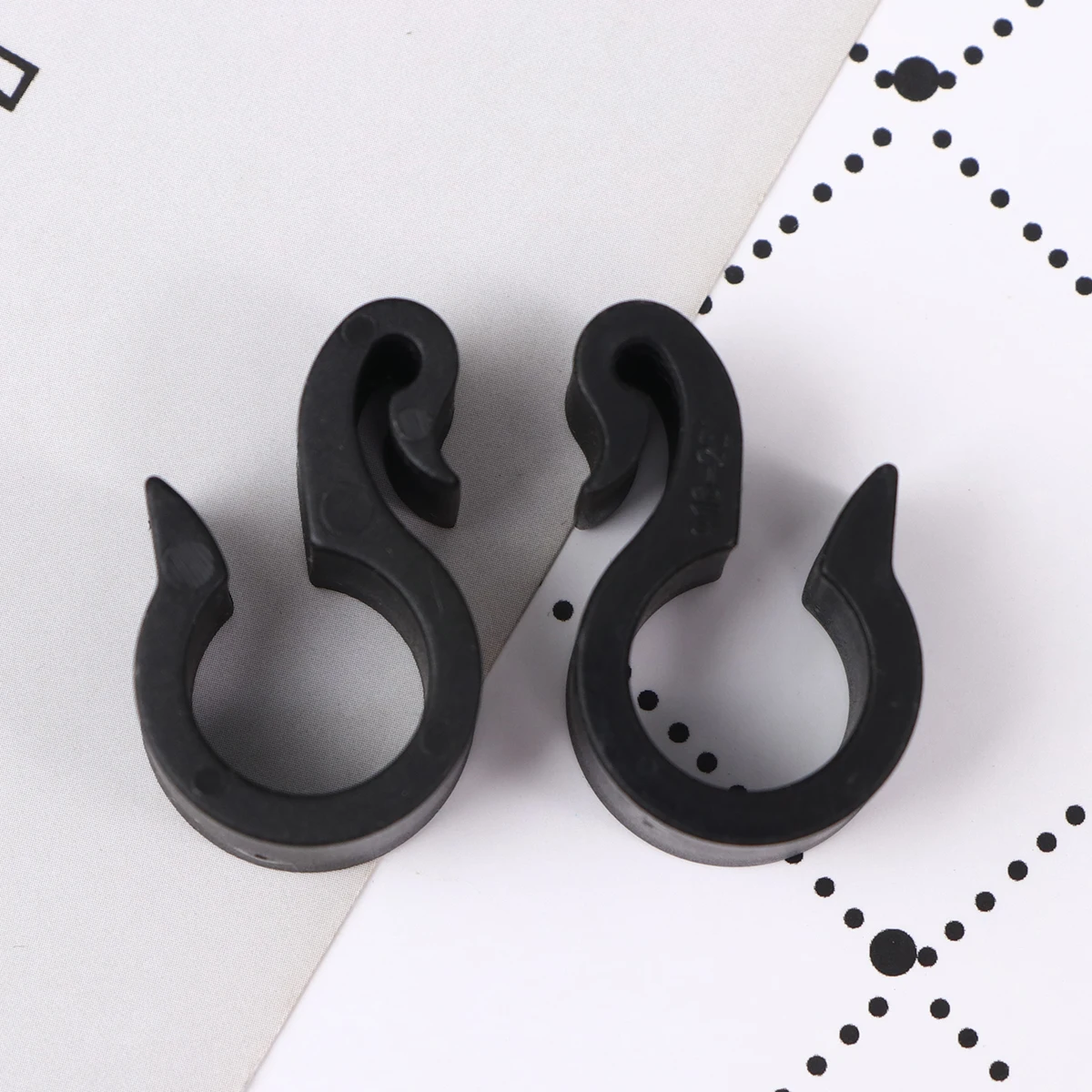 50pcs Water Pipe Buckle Galvanized U Bolt Hooks for Irrigation Garden Hose Clamp Durable Lightweight Accessories
50pcs Water Pipe Buckle Galvanized U Bolt Hooks for Irrigation Garden Hose Clamp Durable Lightweight Accessories