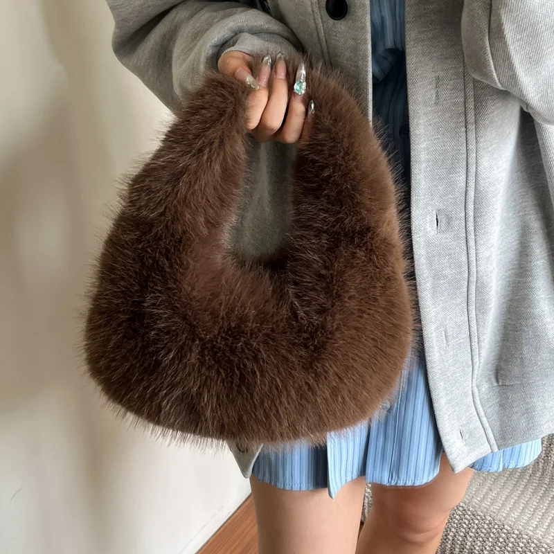 Luxury Red Faux Fur Clutch Bag Female Tote Winter Soft Plush Bag for Women Designer Half Moon Fluffy Handbag
Luxury Red Faux Fur Clutch Bag Female Tote Winter Soft Plush Bag for Women Designer Half Moon Fluffy Handbag