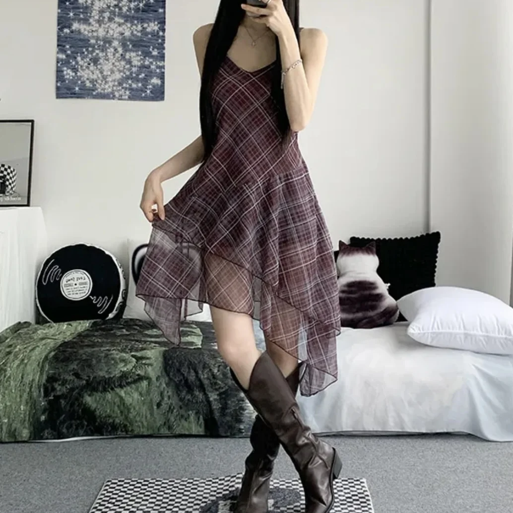 Korean Chic Vintage Plaid Strapless Dress Women's High Waist Asymmetrical Hem Collision Color Dress Casual Loose Fit
Korean Chic Vintage Plaid Strapless Dress Women's High Waist Asymmetrical Hem Collision Color Dress Casual Loose Fit