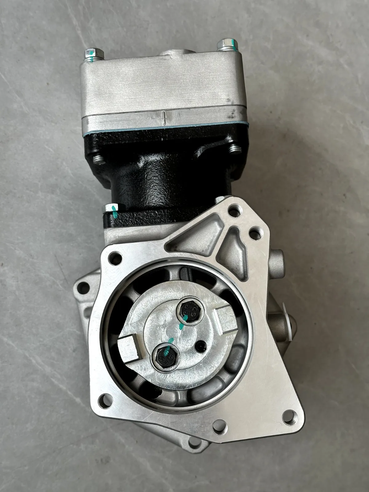 8981401630 8-98270233-0 Воздушный компрессор для двигателя ISUZU 4HK1
8981401630 8-98270233-0 Воздушный компрессор для двигателя ISUZU 4HK1