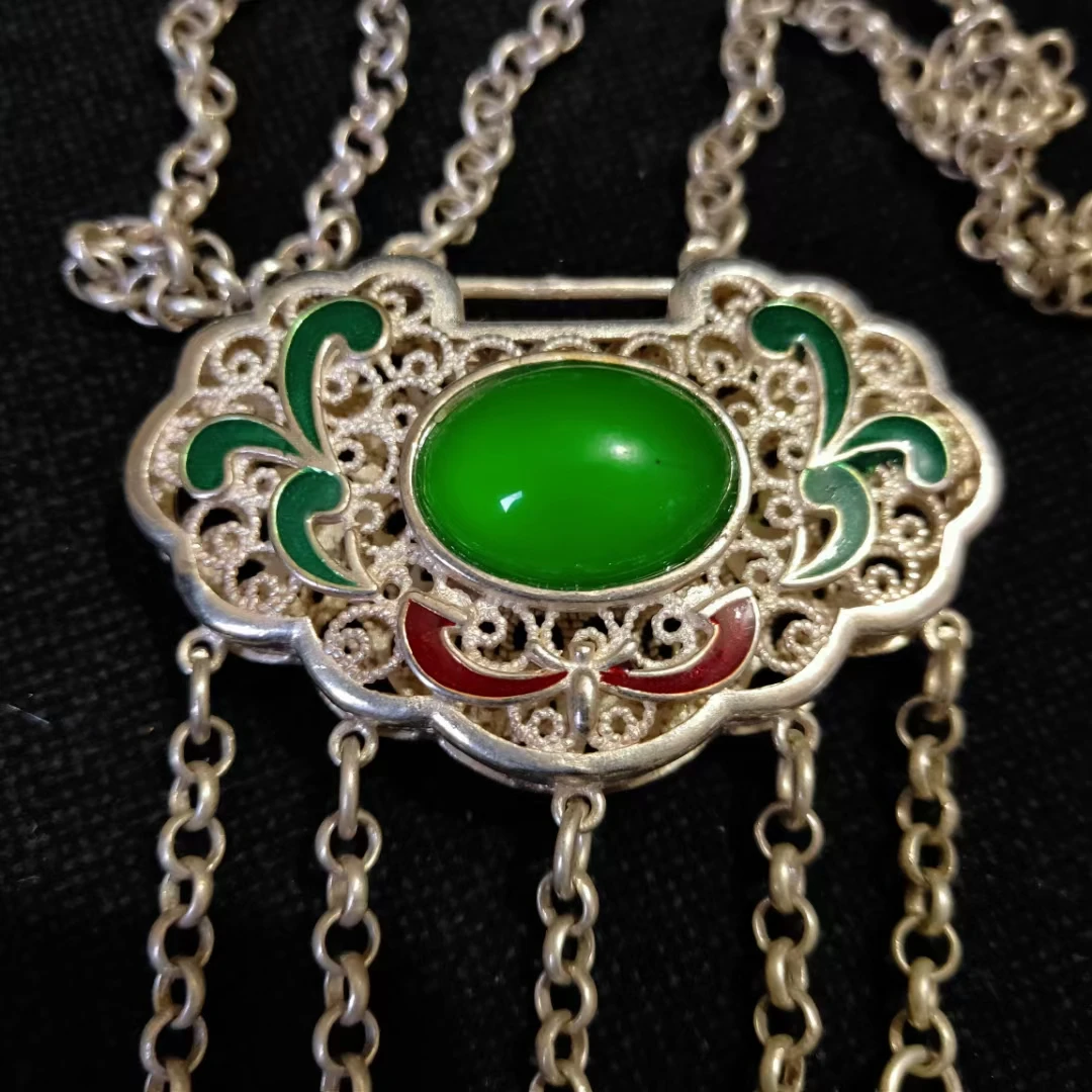 Antique silver safety lock pendant with carved Emerald Necklace,Free shipping
Antique silver safety lock pendant with carved Emerald Necklace,Free shipping