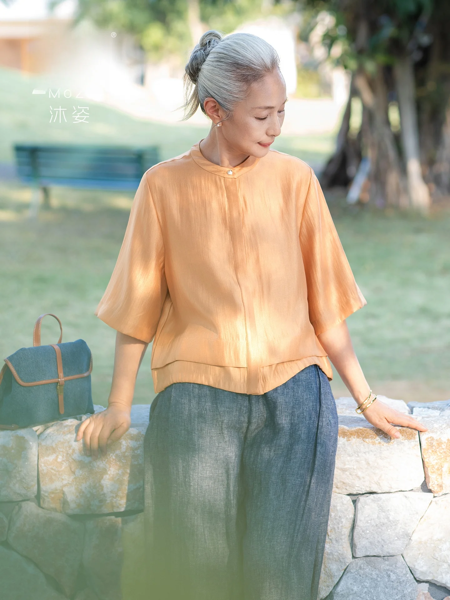 Elegant Short Sleeve T-Shirt Shirt for Middle-Aged And Elderly Women Breathable Lightweight Polyester Fiber round Neck Single...
Elegant Short Sleeve T-Shirt Shirt for Middle-Aged And Elderly Women Breathable Lightweight Polyester Fiber round Neck Single...