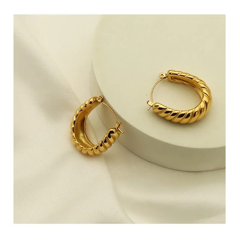 French Retro Gold Titanium Steel Earrings Female Shrimp Body Texture Stainless Steel Ear Buckle Ear Jewelry Exquisite
French Retro Gold Titanium Steel Earrings Female Shrimp Body Texture Stainless Steel Ear Buckle Ear Jewelry Exquisite