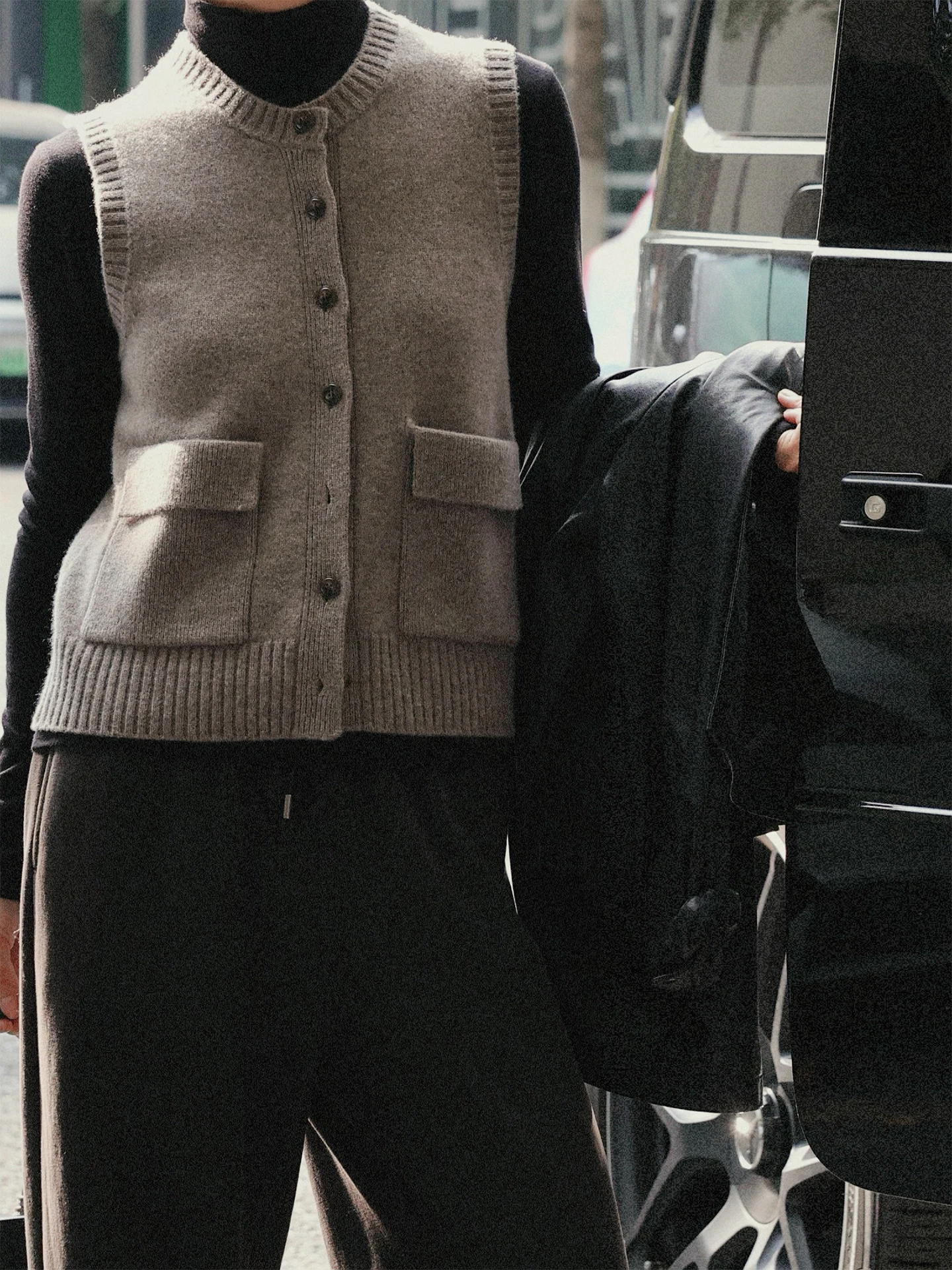 Женский вязаный жилет из чистой шерсти TT: весенне-осенний, премиум-класса, с эффектом утепления, простой и элегантный дизайн, женская вязаная одежда
Женский вязаный жилет из чистой шерсти TT: весенне-осенний, премиум-класса, с эффектом утепления, простой и элегантный дизайн, женская вязаная одежда