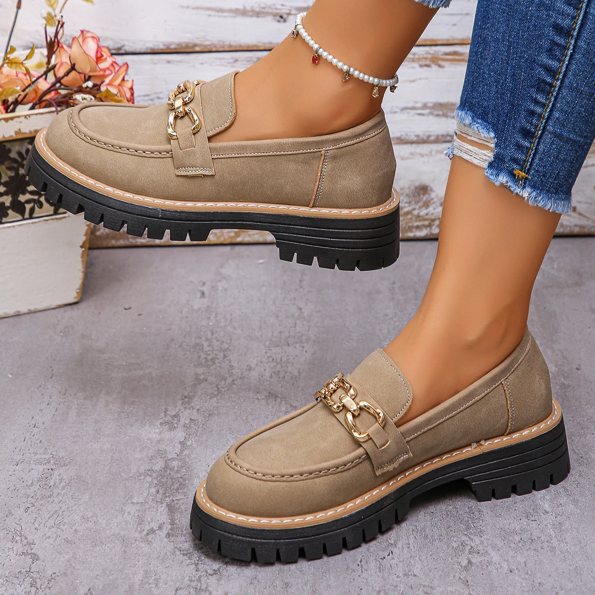 Весенне-осенняя повседневная рабочая обувь с круглой головкой и толстой подошвой, модная новая стильная удобная большая одинарная обувь для женщин
Весенне-осенняя повседневная рабочая обувь с круглой головкой и толстой подошвой, модная новая стильная удобная большая одинарная обувь для женщин