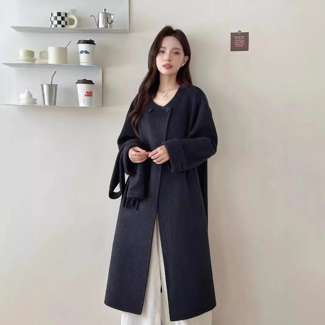 2025 new removable fringed scarf double-sided wool coat over the knee long temperament jacket warm lapel
2025 new removable fringed scarf double-sided wool coat over the knee long temperament jacket warm lapel