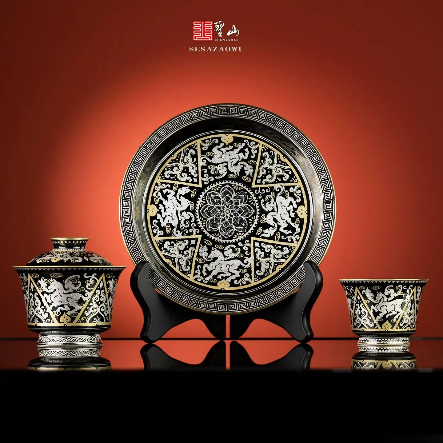 High-End Holy Mountain Black Glaze Hand-Painted Gold And Silver "Silver Winged Horse Pattern" Tea Set Jingdezhen Handmade
High-End Holy Mountain Black Glaze Hand-Painted Gold And Silver "Silver Winged Horse Pattern" Tea Set Jingdezhen Handmade