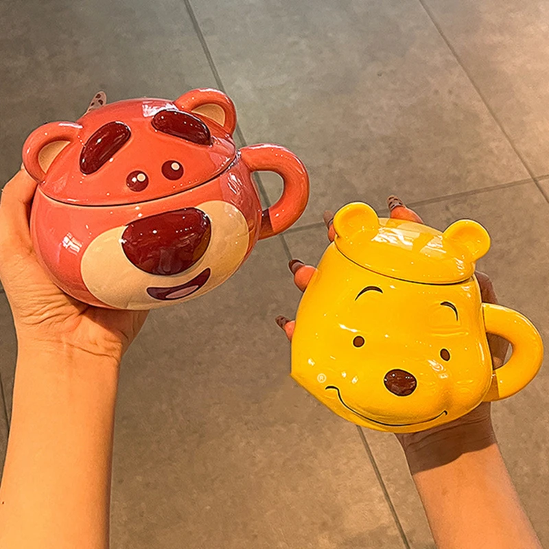 Kawaii Disney Peripherals Lotso Pooh Bear Cartoon with Lid Ceramic Mug Girl Desktop Coffee Cup Milk Cup Gifts To Your Girlfriend
Kawaii Disney Peripherals Lotso Pooh Bear Cartoon with Lid Ceramic Mug Girl Desktop Coffee Cup Milk Cup Gifts To Your Girlfriend