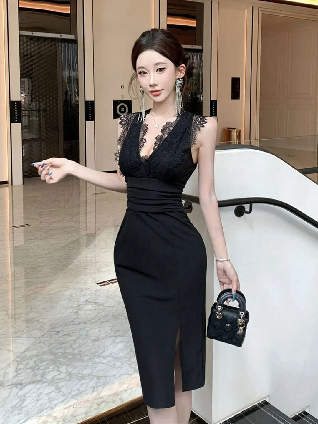 Black Slim Fit V-Neck Dress Sensual Style High Waist Lace Detail Cotton Summer Dress for Various Occasions by ChangTong
Black Slim Fit V-Neck Dress Sensual Style High Waist Lace Detail Cotton Summer Dress for Various Occasions by ChangTong