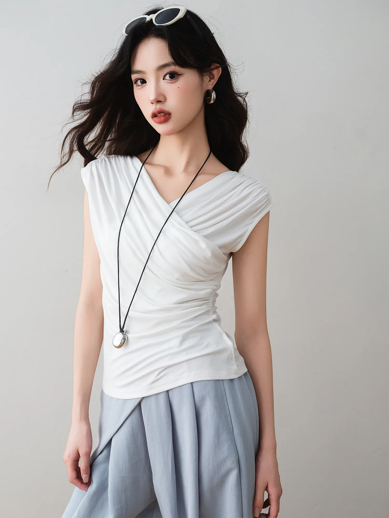 Удобный женский повседневный топ с V-образным вырезом и оборками по низу, летняя коллекция 2025, новинка, стандартный крой
Удобный женский повседневный топ с V-образным вырезом и оборками по низу, летняя коллекция 2025, новинка, стандартный крой