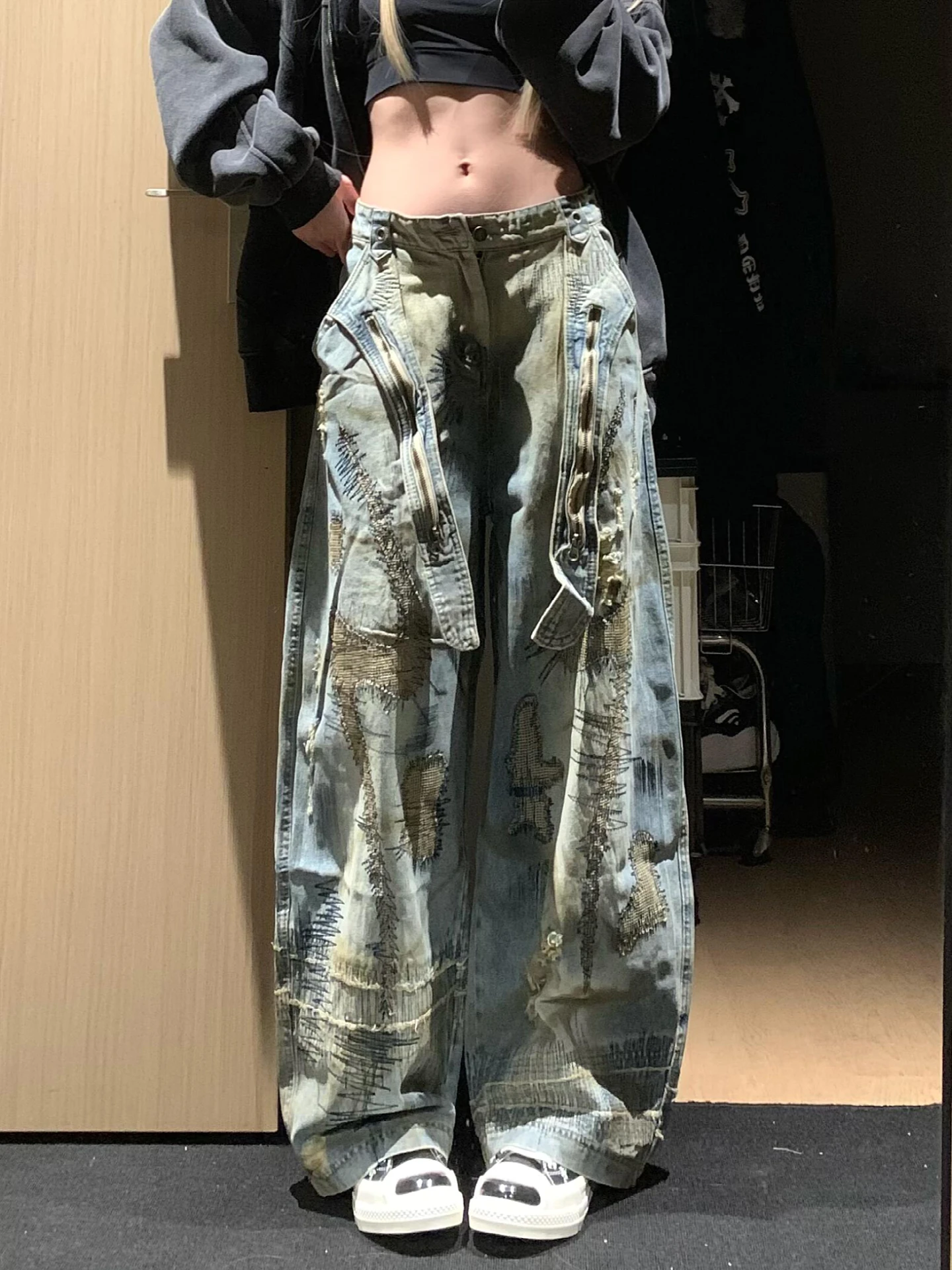 Retro American Large Size Embroidered Denim Jeans High Waist Street Style Faded Long Pants for Women Casual All Seasons
Retro American Large Size Embroidered Denim Jeans High Waist Street Style Faded Long Pants for Women Casual All Seasons