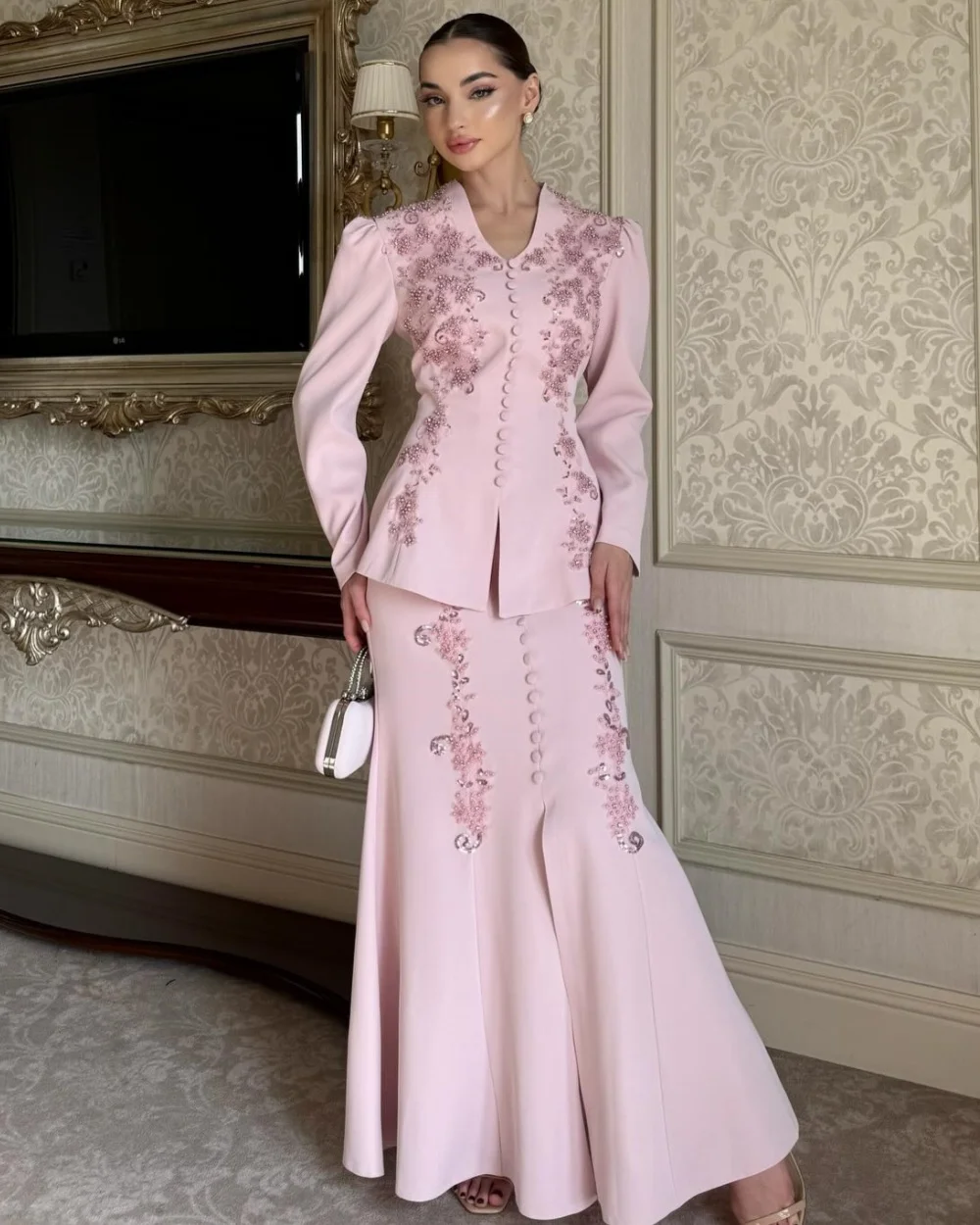 Customized Modern Style Elegant Jersey Beading Button Mermaid V-neck Long Dresses Bespoke Occasion Dresses High Quality Matching
Customized Modern Style Elegant Jersey Beading Button Mermaid V-neck Long Dresses Bespoke Occasion Dresses High Quality Matching