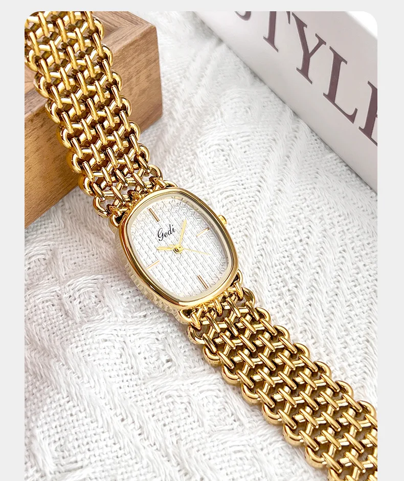 High-value light luxury niche bracelet-style women's watch small fragrance style high-end ladies oval retro quartz watch for gir
High-value light luxury niche bracelet-style women's watch small fragrance style high-end ladies oval retro quartz watch for gir