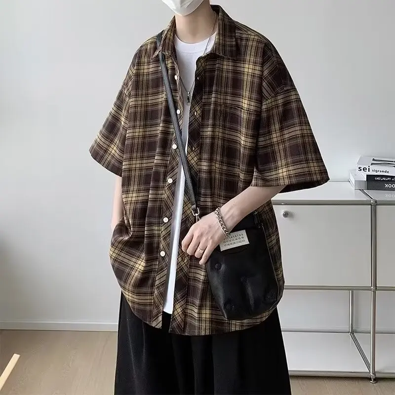 Summer Large Size Plaid ort Sve Men's irt Loose Design Retro Japanese Sle Casual ular Brand Youth Commute Sle
Summer Large Size Plaid ort Sve Men's irt Loose Design Retro Japanese Sle Casual ular Brand Youth Commute Sle